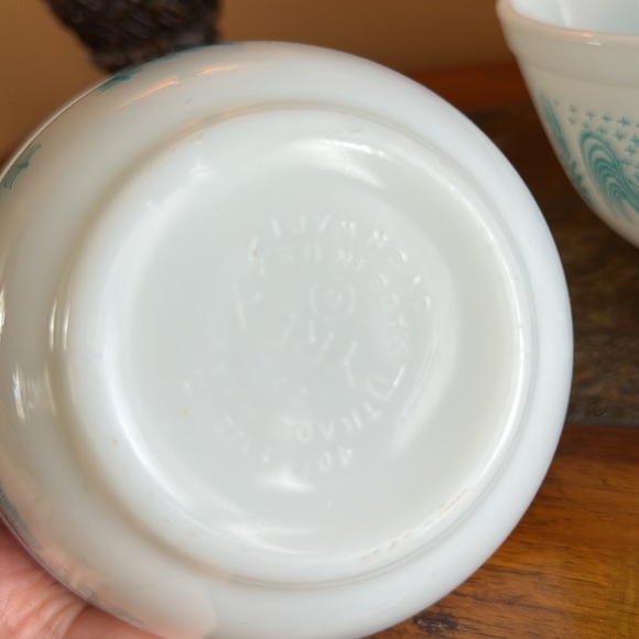 Vintage Set of 2 PYREX AMISH BUTTERPRINT Turquoise 401 & 403 mixing bowls EUC - Picture 6 of 13